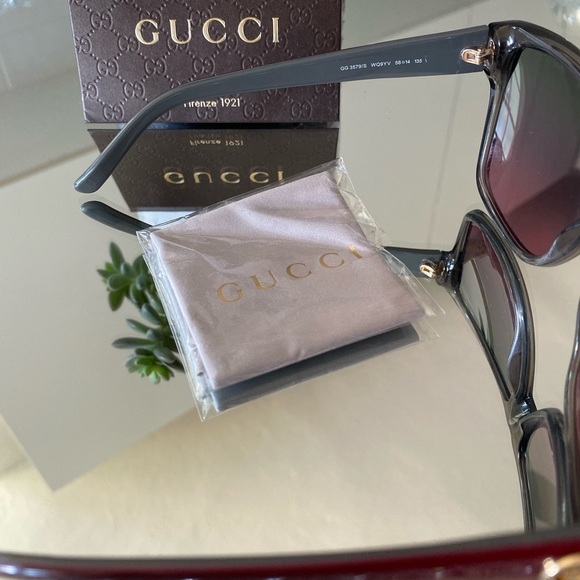 Authentic Gucci sunglasses 🕶 - Picture 5 of 7